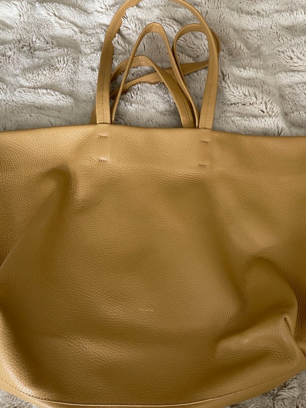 Cuyana Classic Easy Tote - Picture 3 of 11